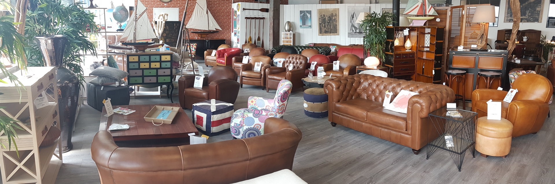 Fauteuils, canapés Club et Chesterfield exposés à BREST