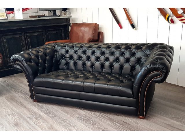 Canapé Chesterfield LENNON capitons noir 3 places